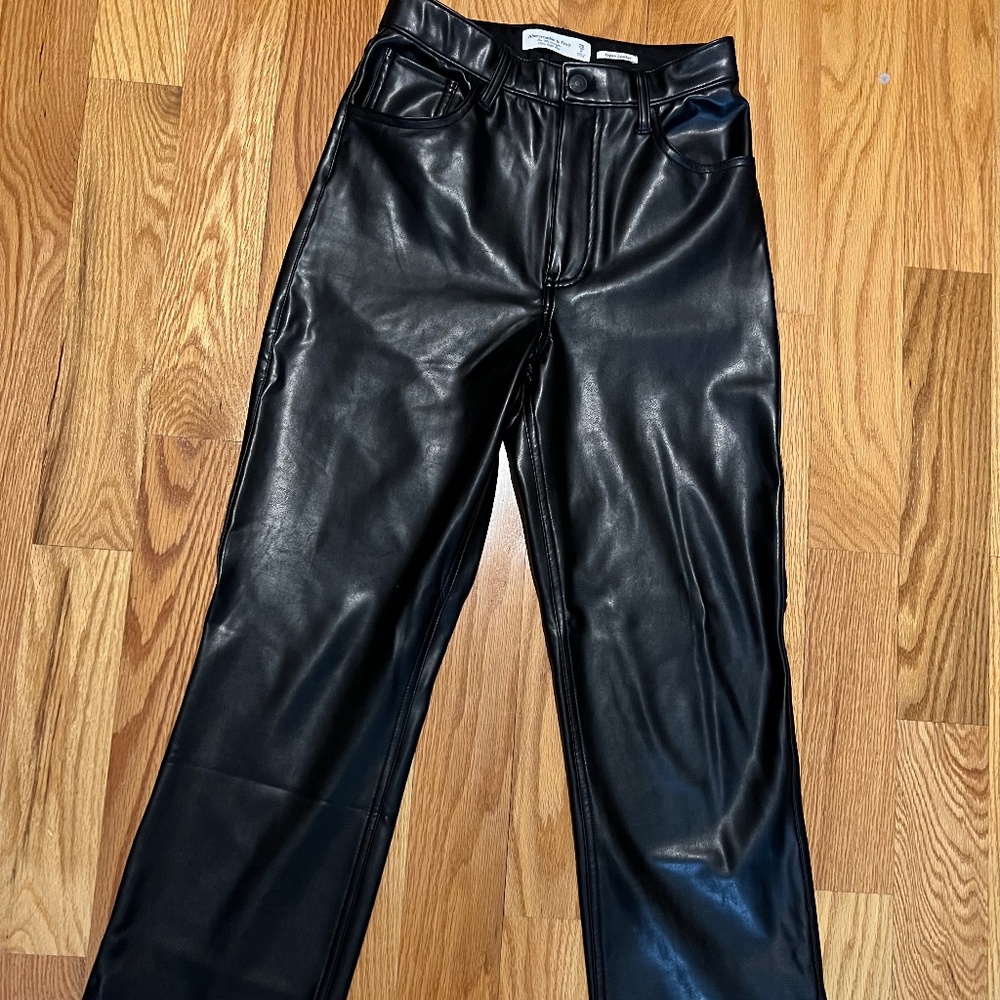 Abercrombie & Fitch 90s Straight High Rise Vegan Leather Split Sides